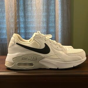 WOMEN'S NIKE AIR MAX EXCEE SNEAKERS